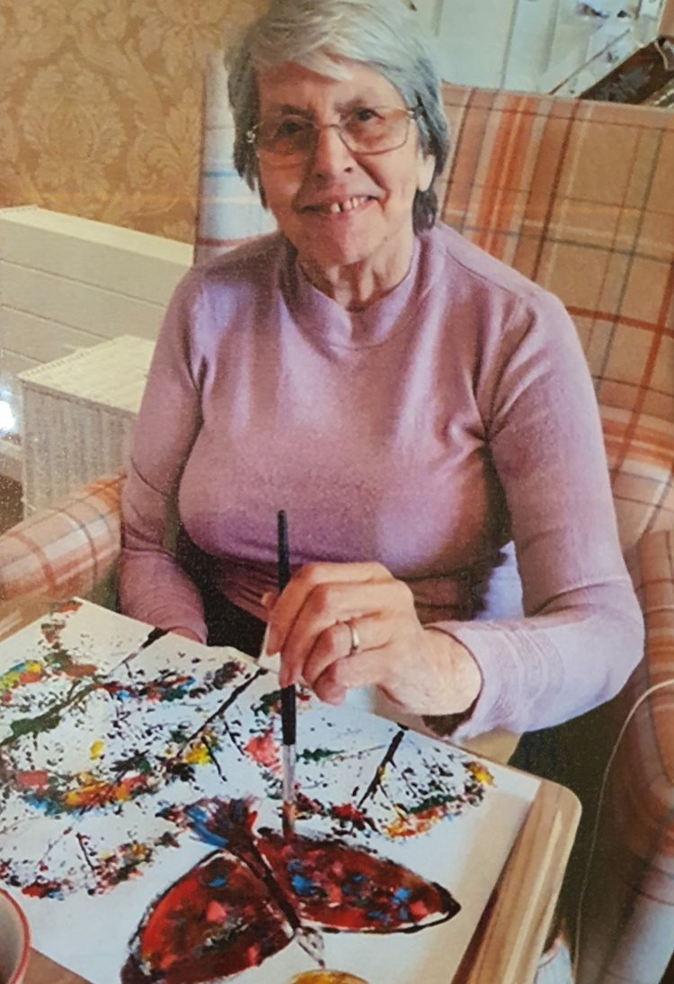 Ready, set, draw – Sevenoaks care home residents take part in worldwide art festival